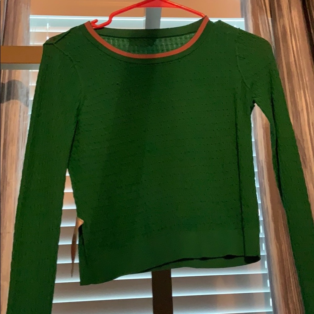 green long sleeve crop top